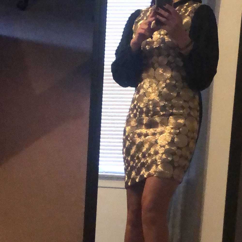 Long sleeve dress black and gold